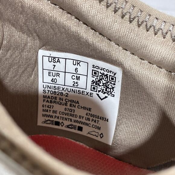 Saucony‎ x Tombogo Butterfly PWRRUN Sneakers Sz 7 S70828-2 Unisex main image 8
